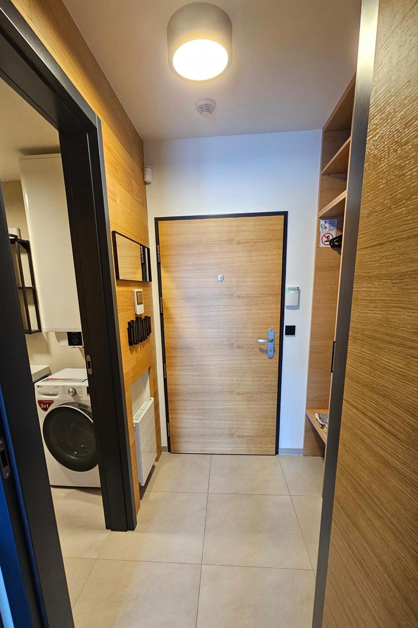 Enjoy Harrachov - Atraktivní slunný klimatizovaný apartmán 14 v centru Harrachova se saunou, wallboxem EV, herní konzolí, počítačem s win 10, Netflix a jedinečným výhledem na Čertovu horu se skokanskými můstky Exterior foto