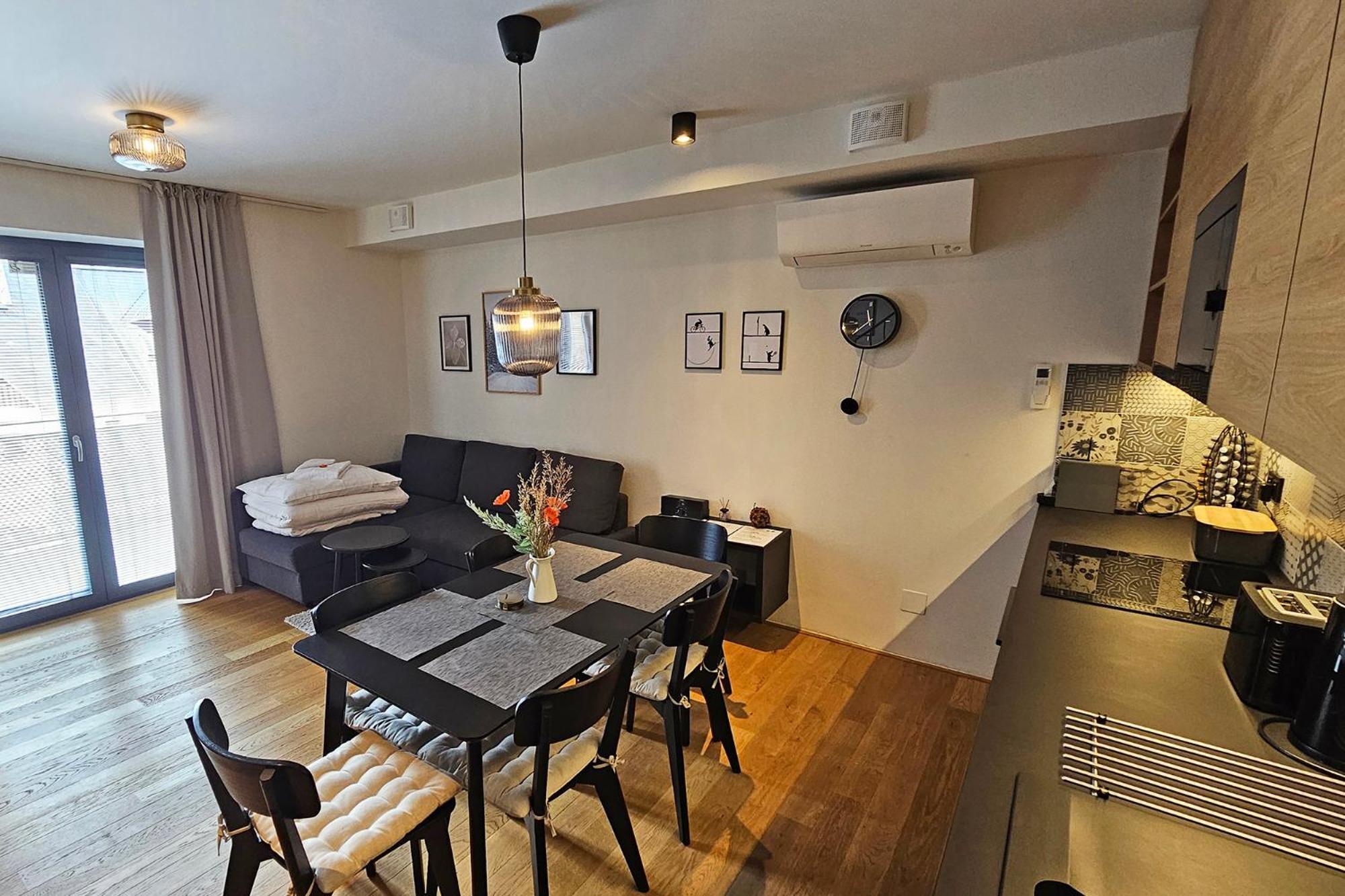 Enjoy Harrachov - Atraktivní slunný klimatizovaný apartmán 14 v centru Harrachova se saunou, wallboxem EV, herní konzolí, počítačem s win 10, Netflix a jedinečným výhledem na Čertovu horu se skokanskými můstky Exterior foto